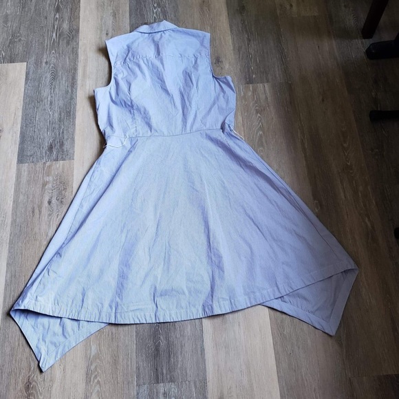 NWT Striped sleeveless dress shirt - Picture 3 of 7